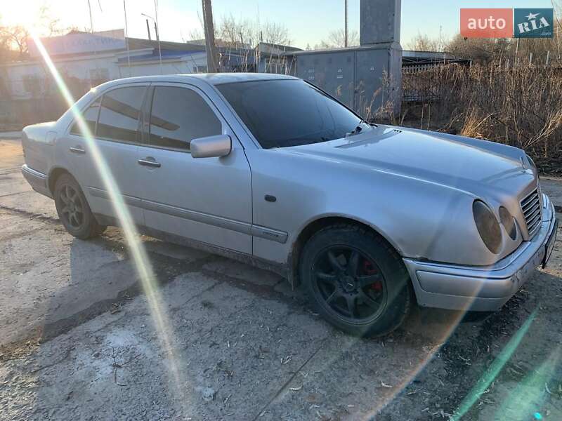 Седан Mercedes-Benz E-Class 1998 в Сумах
