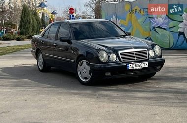 Седан Mercedes-Benz E-Class 1996 в Днепре