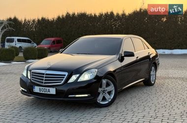 Седан Mercedes-Benz E-Class 2012 в Чернівцях