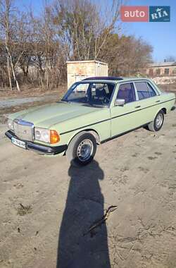 Седан Mercedes-Benz E-Class 1978 в Бродах