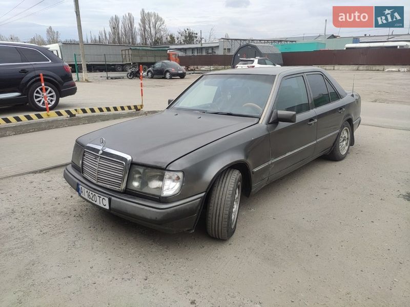 Mercedes-Benz E-Class 1986