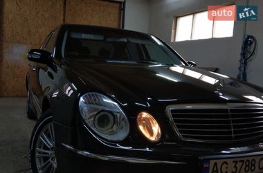 Седан Mercedes-Benz E-Class 2004 в Цумани