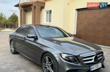 Седан Mercedes-Benz E-Class 2017 в Києві
