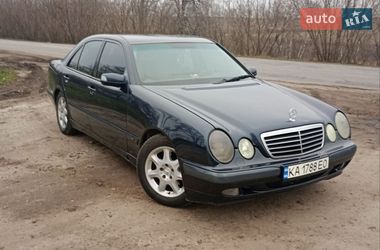 Седан Mercedes-Benz E-Class 2000 в Ромнах