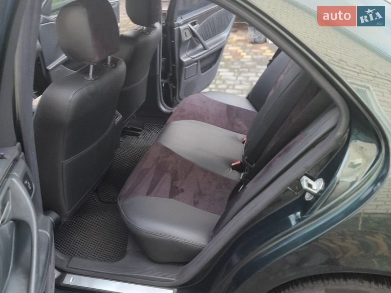 Седан Mercedes-Benz E-Class 2001 в Киеве