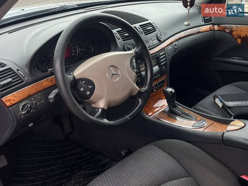 Седан Mercedes-Benz E-Class 2002 в Николаеве