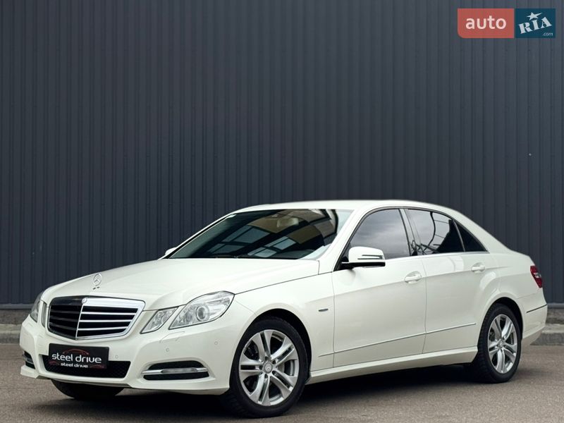 Седан Mercedes-Benz E-Class 2012 в Николаеве
