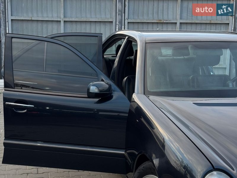 Седан Mercedes-Benz E-Class 2001 в Львове
