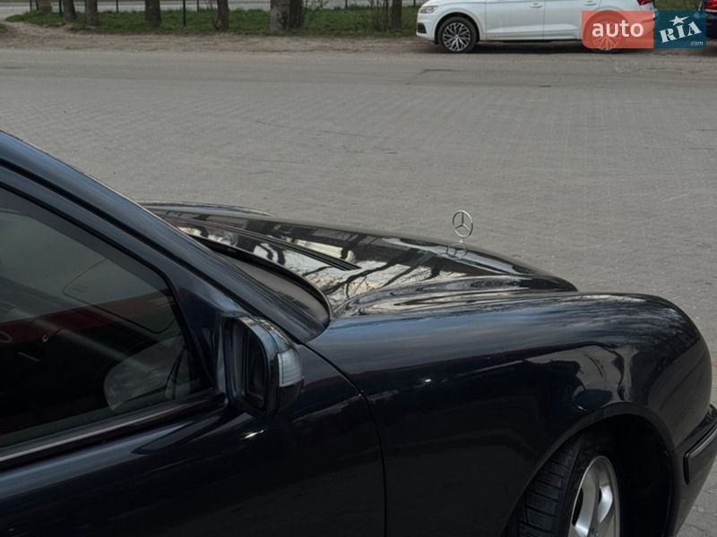 Седан Mercedes-Benz E-Class 2001 в Львове