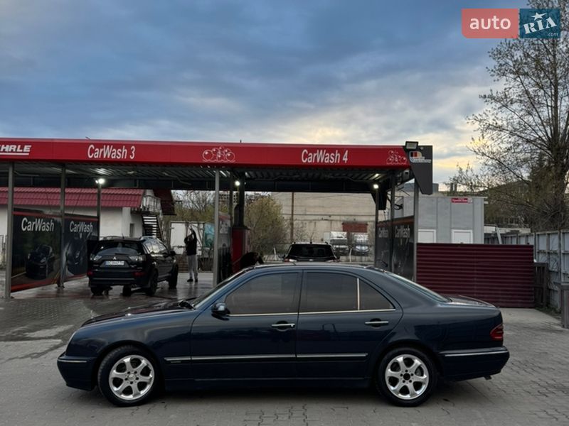 Седан Mercedes-Benz E-Class 2001 в Львове