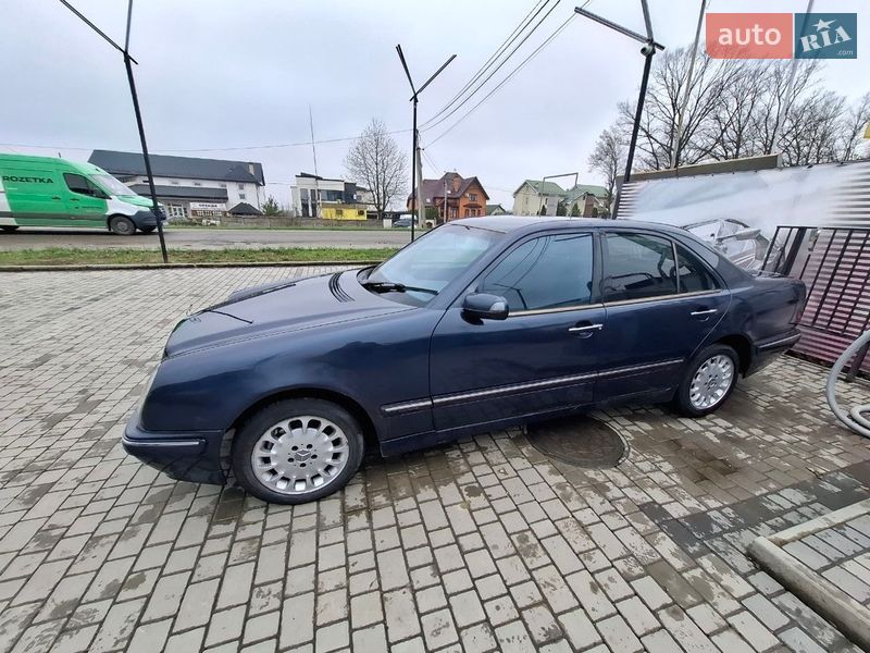 Седан Mercedes-Benz E-Class 2001 в Івано-Франківську