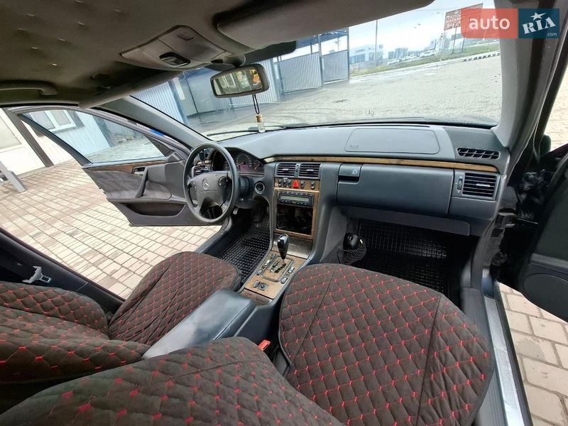 Седан Mercedes-Benz E-Class 2001 в Івано-Франківську