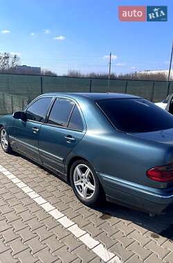 Седан Mercedes-Benz E-Class 2000 в Виннице
