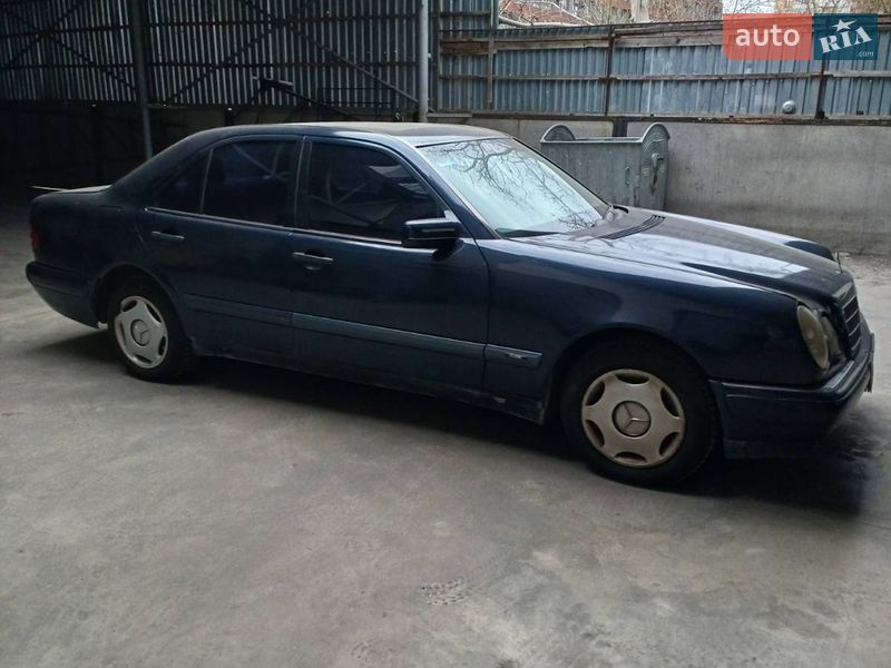 Седан Mercedes-Benz E-Class 1997 в Львове