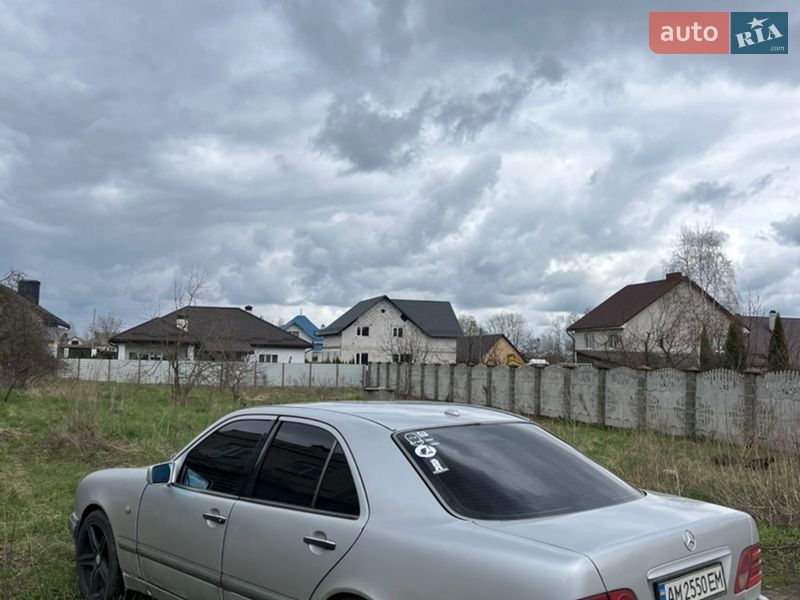 Седан Mercedes-Benz E-Class 1999 в Житомире