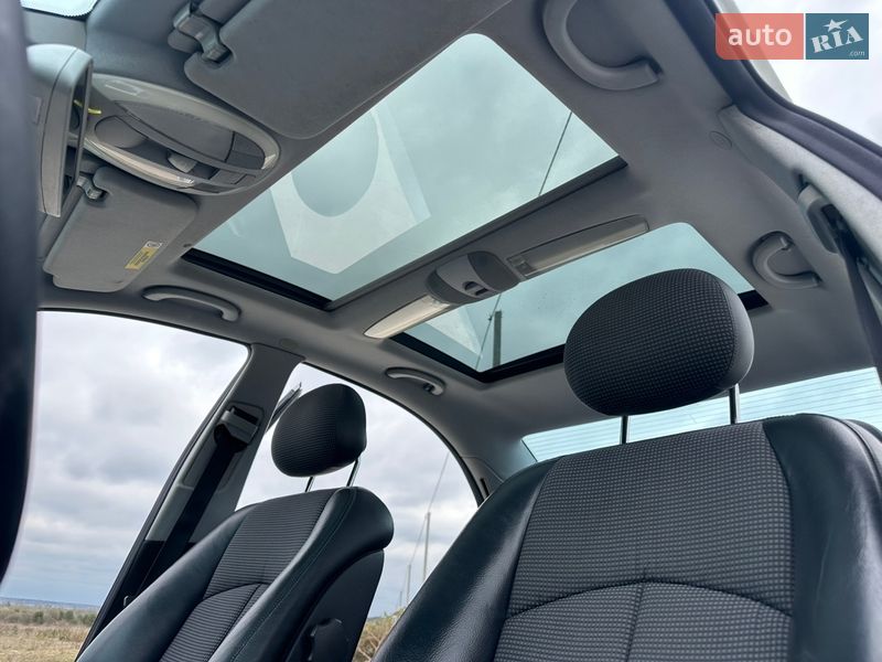 Седан Mercedes-Benz E-Class 2003 в Костополе