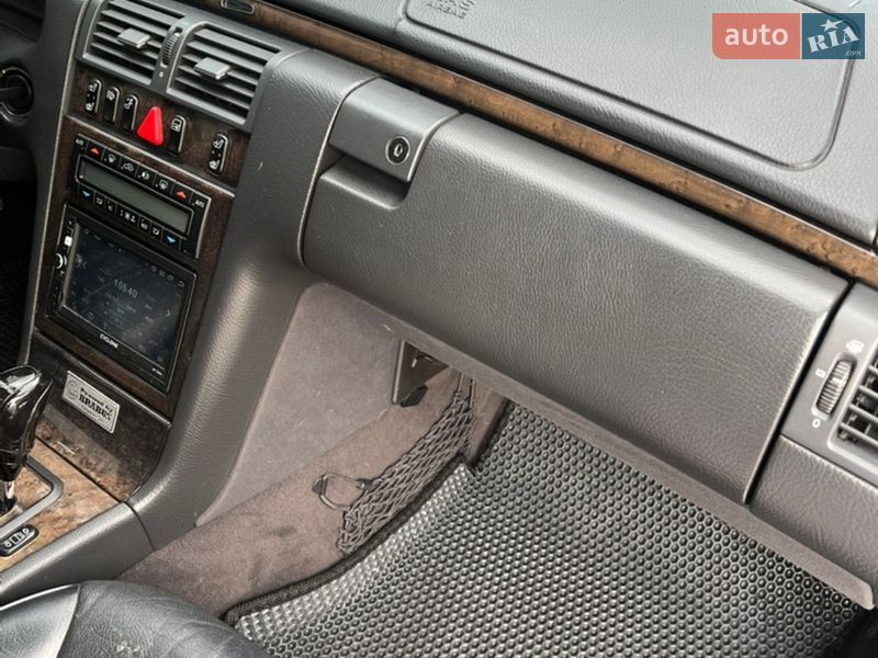 Седан Mercedes-Benz E-Class 2000 в Хмельницком
