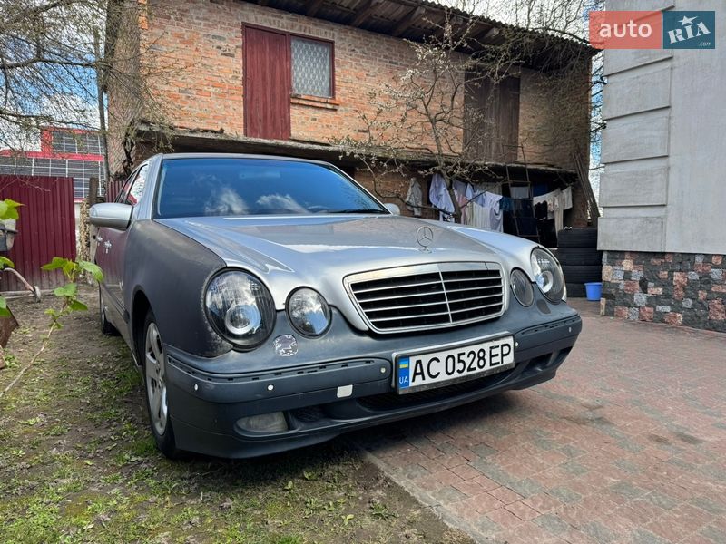 Седан Mercedes-Benz E-Class 2001 в Луцке
