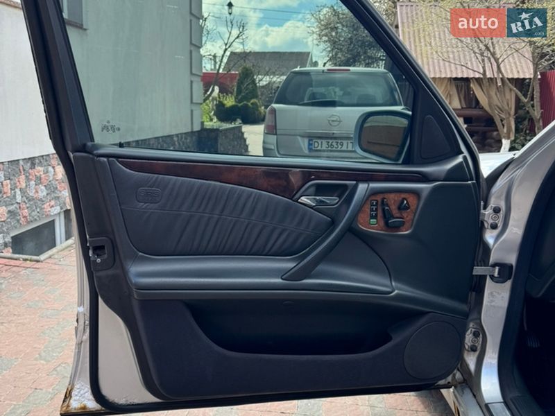 Седан Mercedes-Benz E-Class 2001 в Луцке