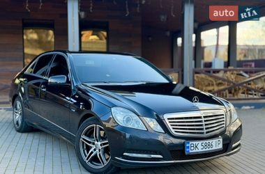 Седан Mercedes-Benz E-Class 2011 в Ровно