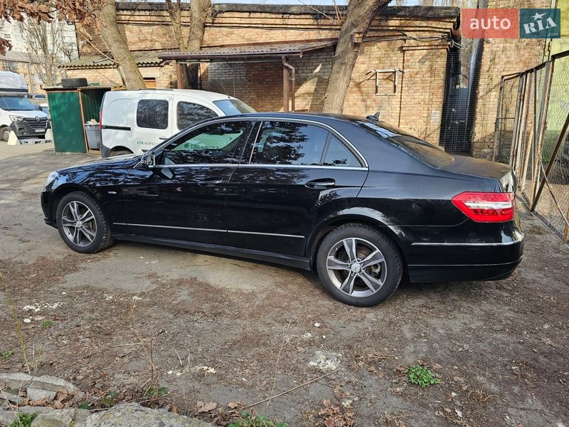 Седан Mercedes-Benz E-Class 2012 в Києві