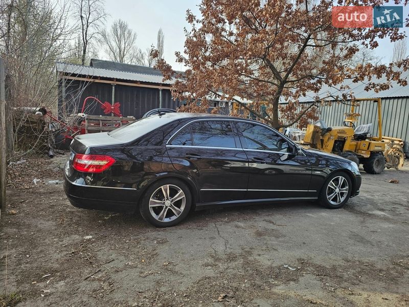 Седан Mercedes-Benz E-Class 2012 в Києві