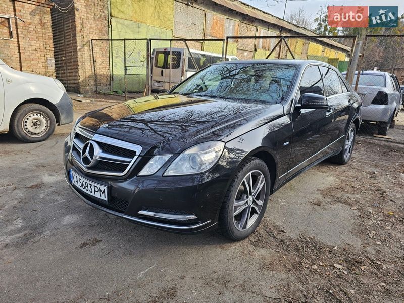 Седан Mercedes-Benz E-Class 2012 в Києві