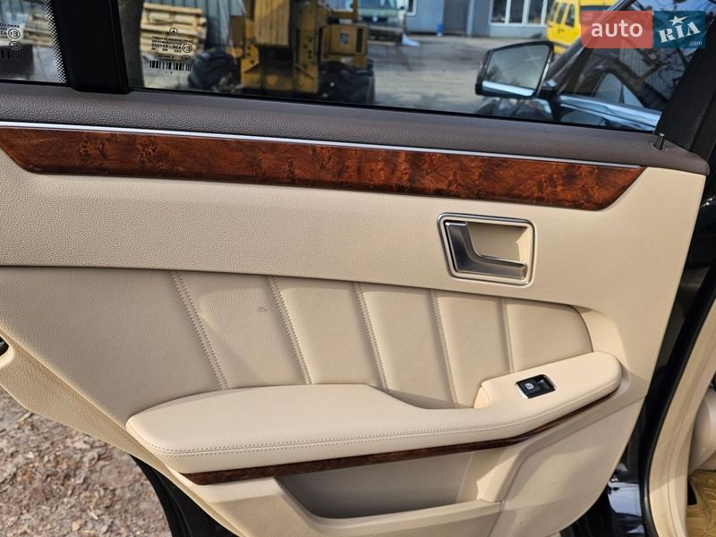 Седан Mercedes-Benz E-Class 2012 в Києві