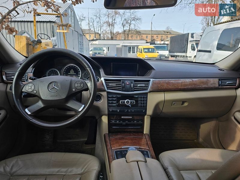Седан Mercedes-Benz E-Class 2012 в Києві