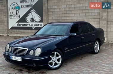 Седан Mercedes-Benz E-Class 2001 в Киеве