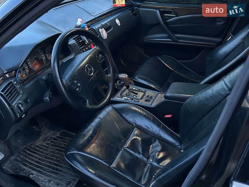 Седан Mercedes-Benz E-Class 2000 в Жмеринке