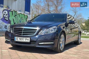 Седан Mercedes-Benz E-Class 2010 в Николаеве
