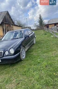 Седан Mercedes-Benz E-Class 1997 в Ивано-Франковске