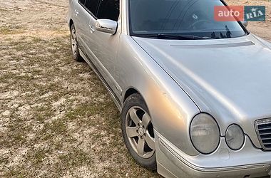 Седан Mercedes-Benz E-Class 2001 в Вараші