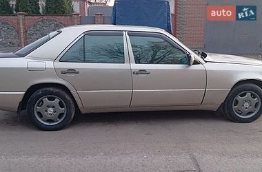 Седан Mercedes-Benz E-Class 1989 в Краснограде