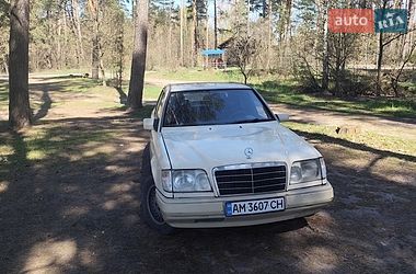 Седан Mercedes-Benz E-Class 1992 в Житомире