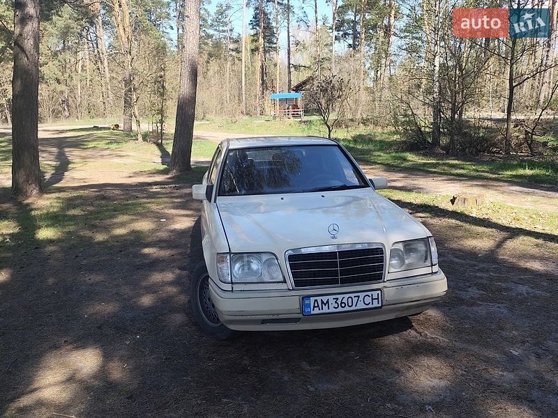 Mercedes-Benz E-Class 1992