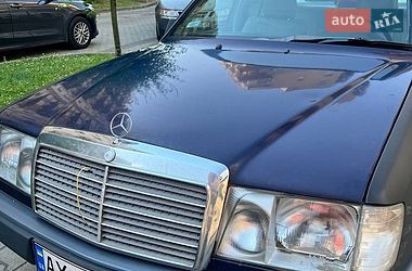 Седан Mercedes-Benz E-Class 1987 в Києві