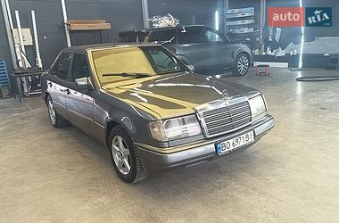 Седан Mercedes-Benz E-Class 1988 в Чернівцях