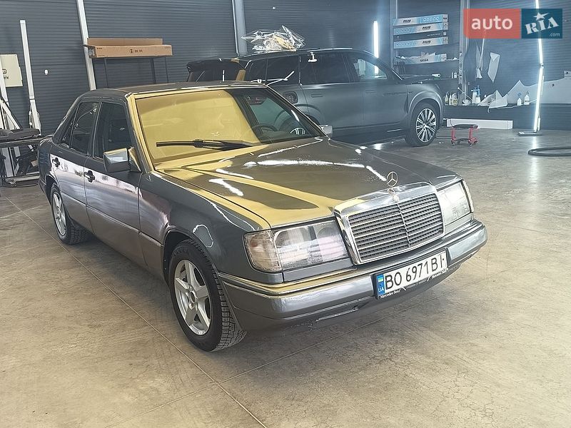 Mercedes-Benz E-Class 1988