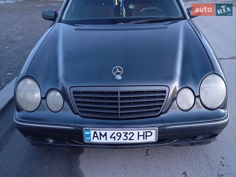 Mercedes-Benz E-Class 2000