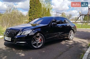 Седан Mercedes-Benz E-Class 2011 в Бродах