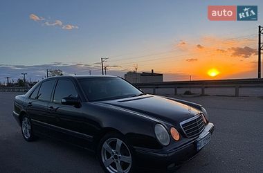 Седан Mercedes-Benz E-Class 2001 в Черкассах