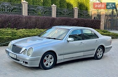 Седан Mercedes-Benz E-Class 2001 в Черновцах
