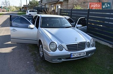 Седан Mercedes-Benz E-Class 2002 в Нововолинську