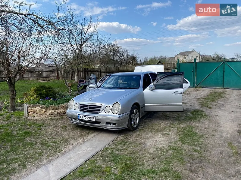 Mercedes-Benz E-Class 2000