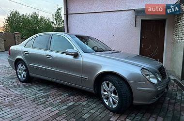 Седан Mercedes-Benz E-Class 2004 в Мене