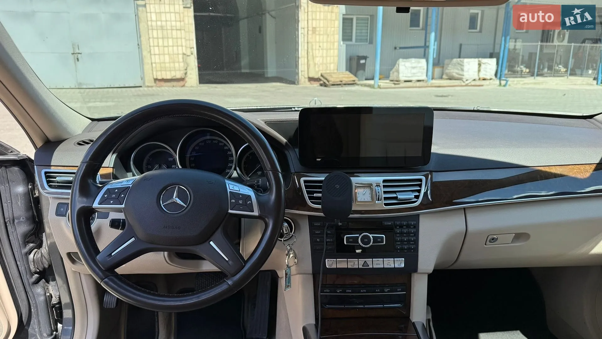 2013 Mercedes-Benz E-klasse - мініатюра 28