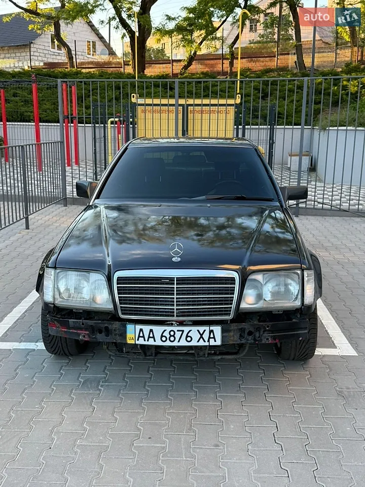 Mercedes-Benz E-Class 1992