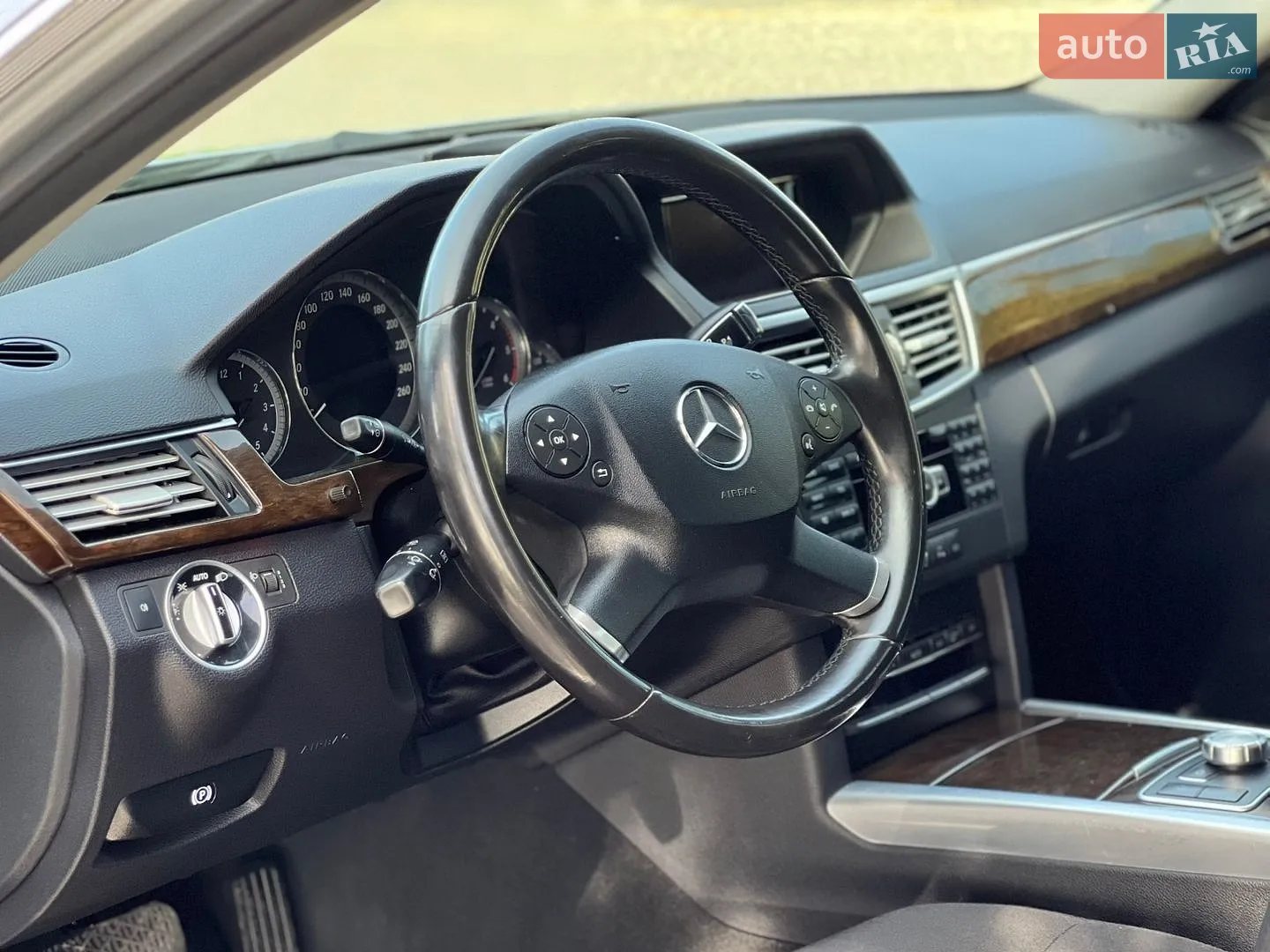 2013 Mercedes-Benz E-klasse - мініатюра 28